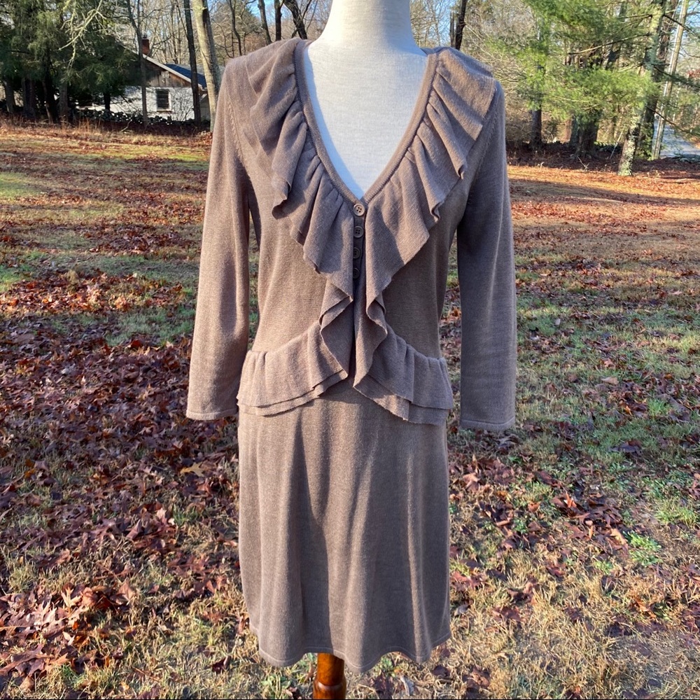 CALVIN KLEIN DRESS LIGHT BROWN KNIT V-NECK SMALL Fit
